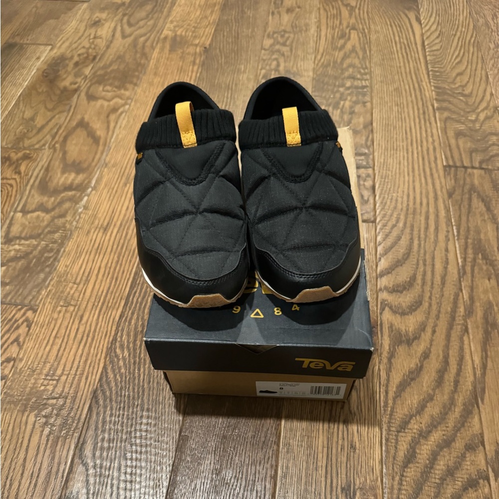Teva RE Ember MOC black size 8